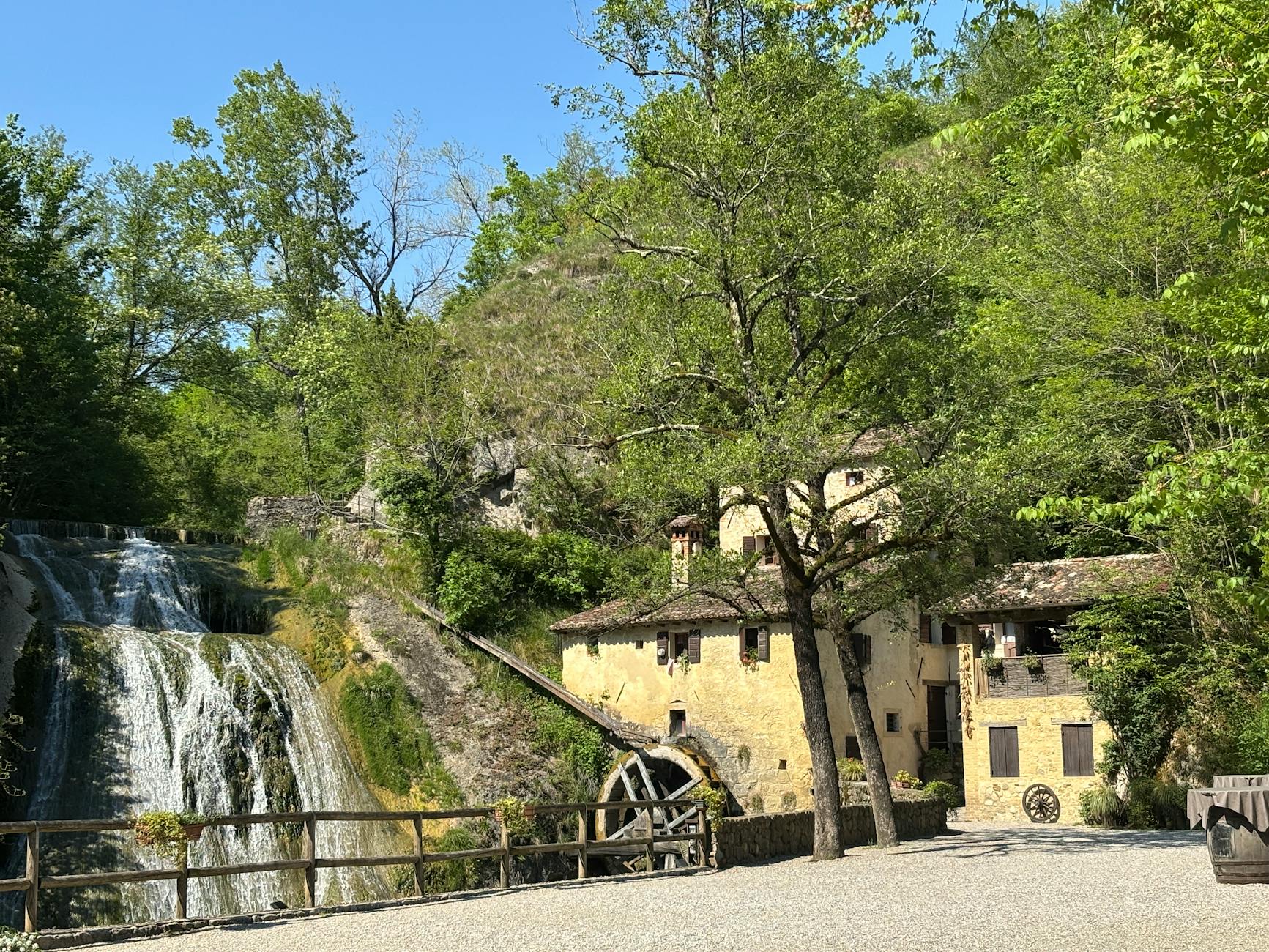 Il Molinetto della Croda a Refrontolo: storia e come raggiungerlo tra i vigneti del Trevigiano
