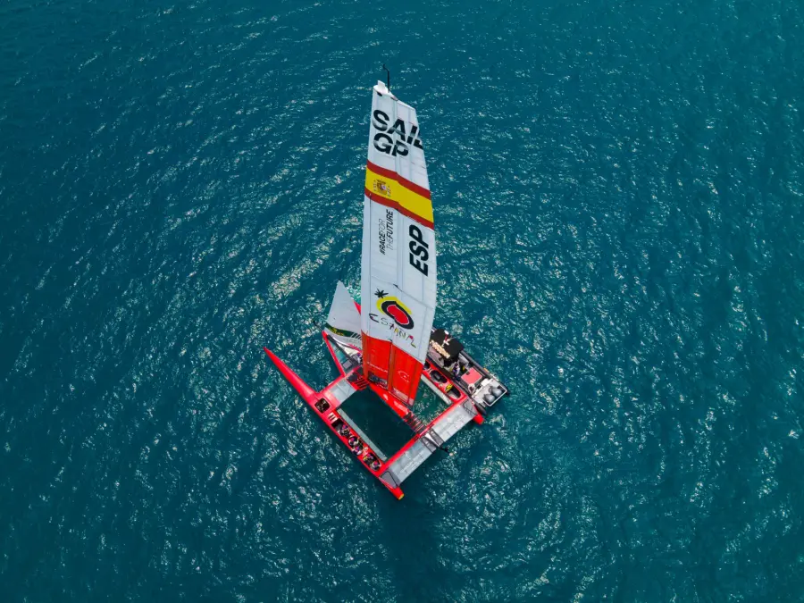 Treviso, catamarano elettrico contro alghe e rifiuti nel Sile