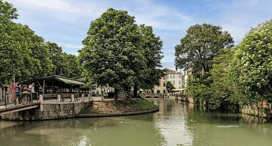 Treviso in un giorno: itinerario a piedi dal Canale dei Buranelli a Piazza dei Signori